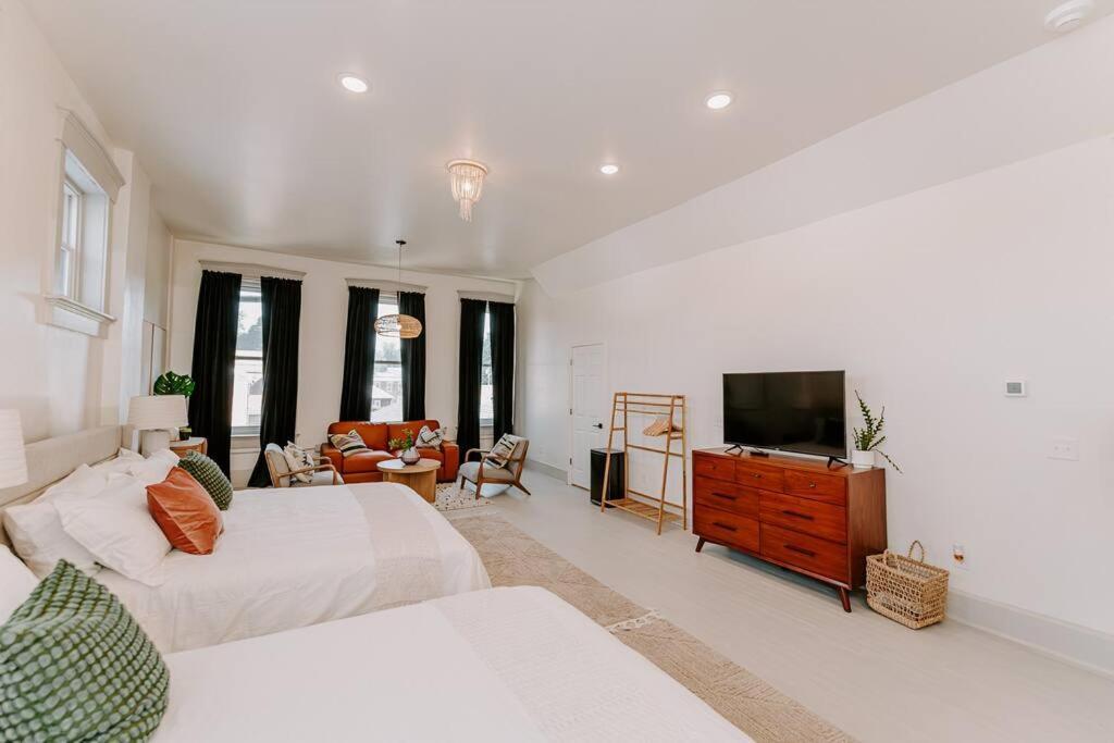 Апартаменты East Main Lofts - Boho 203 Мэдисон Экстерьер фото